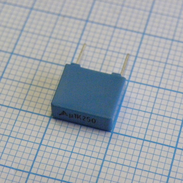 B32520C3104K000